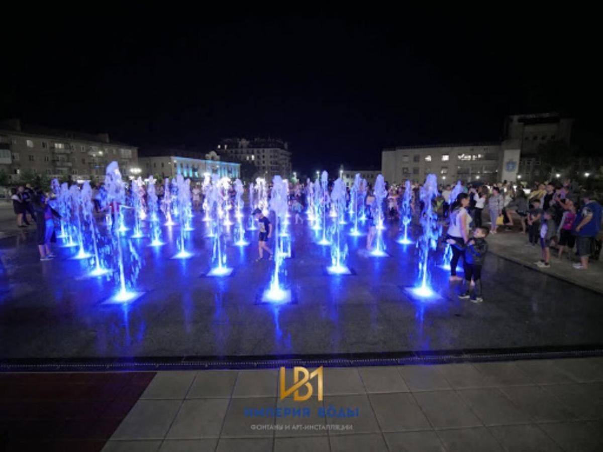 Бізнес Центр & Готель В Центрі Міста Oeman Buitenkant foto